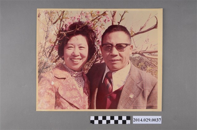 胡宇傑先生與李澤信女士結婚30週年紀念照 (共2張)