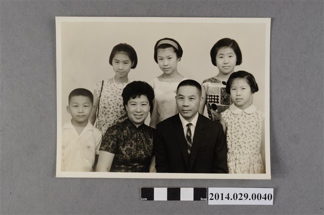 胡宇傑全家福黑白照 (共2張)