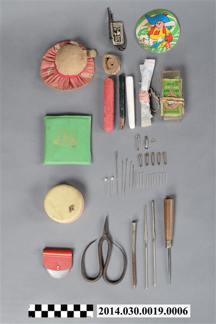 縫紉機零件與裁縫用小工具 (共2張)