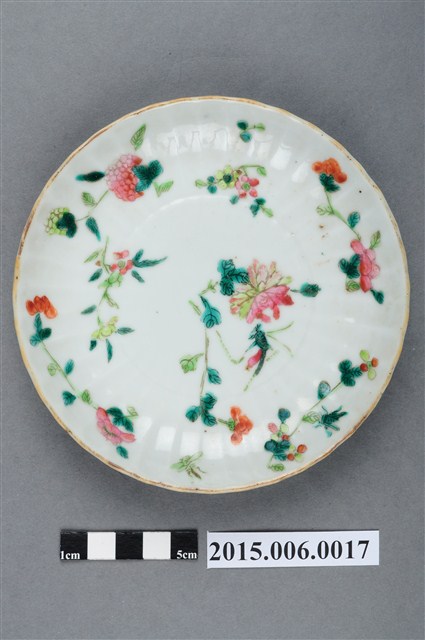 中國產清光緒年製粉彩花卉蟲草紋盤 (共4張)