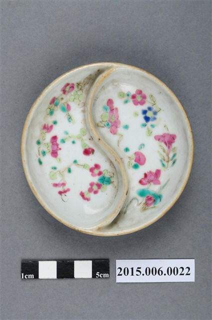 粉彩花卉紋雙格醬料碟 (共4張)