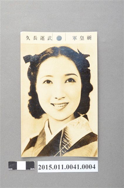 綁蝴蝶結仕女 (共2張)