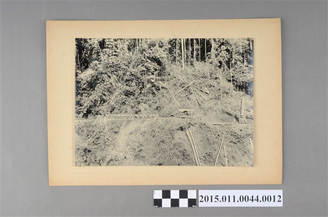 陸上車隊突破山險 (共2張)