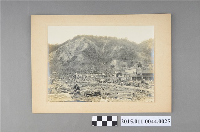 滿目蕭條的戰爭痕跡 (共2張)