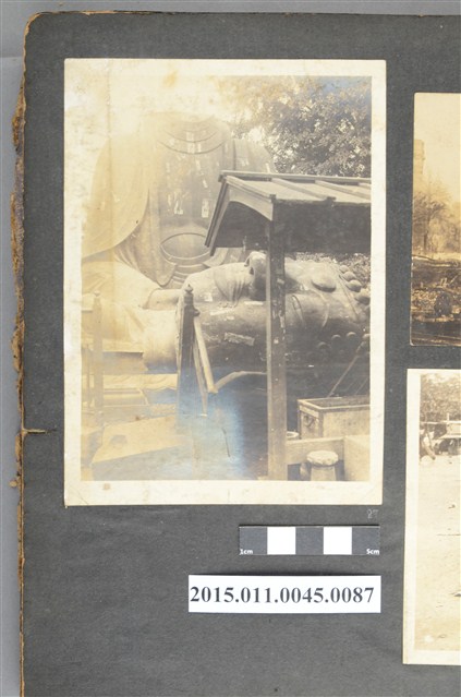 東京大地震後斷頭的佛像 (共1張)