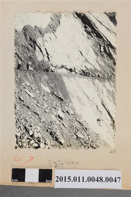 修建中的公路與工人 (共1張)