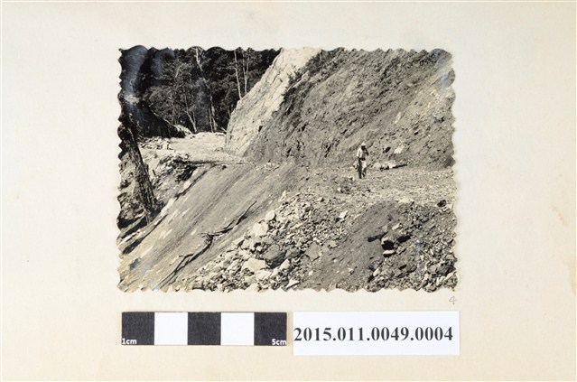 修建中的公路與工人 (共1張)