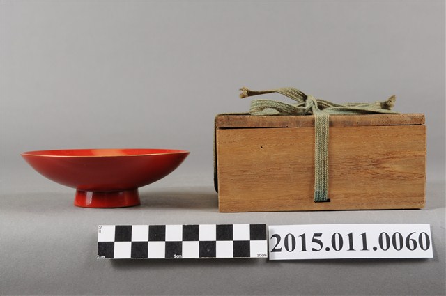 昭和5年10月臺灣步兵第一聯隊第三大隊霧社蕃討伐紀念盤及外盒1個 (共5張)