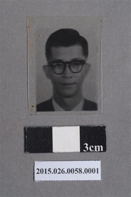 黃則修1吋黑白大頭照底片 (共2張)