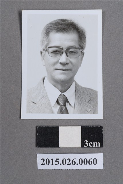 黃則修老年2吋黑白大頭照 (共2張)