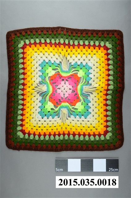 手工針織彩色坐墊 (共2張)