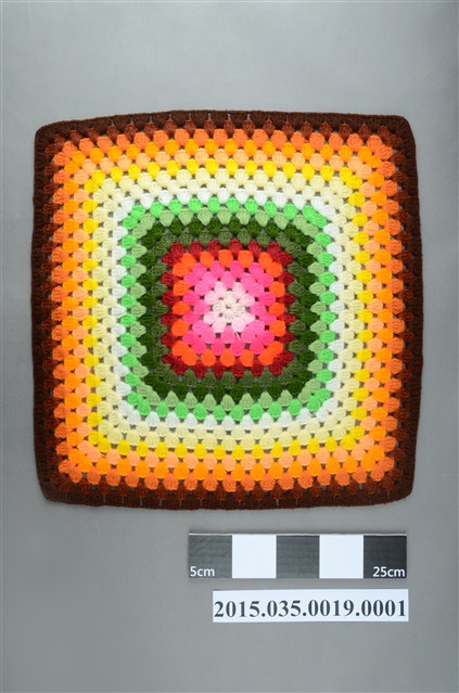 手工針織彩色坐墊 (共2張)