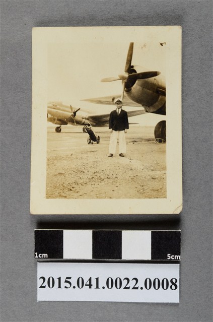 邱如淵先生任職臺南航空檢疫所工作照  (共2張)