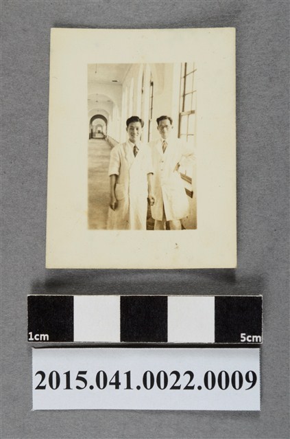 邱如淵先生任職臺南航空檢疫所工作照  (共2張)