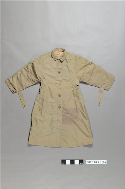 李惠美夫婿李健如雨衣 (共3張)