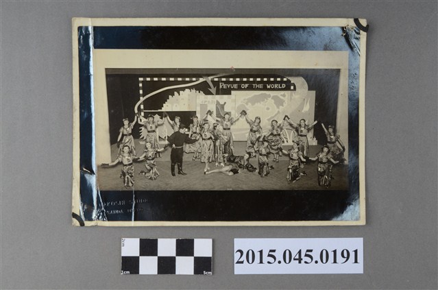 李惠美擔任東京新宿木蘭流洙舞劇場團員演出照 (共2張)