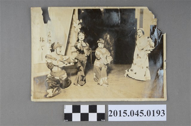 李惠美擔任東京新宿木蘭流洙舞劇場團員演出照 (共2張)