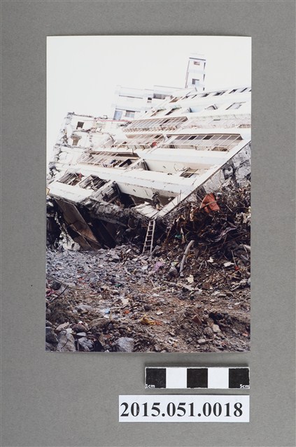 921地震臺中大里臺中王朝大樓倒塌 (共2張)