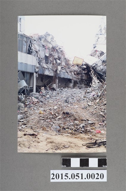 921地震臺中大里臺中王朝大樓倒塌 (共2張)