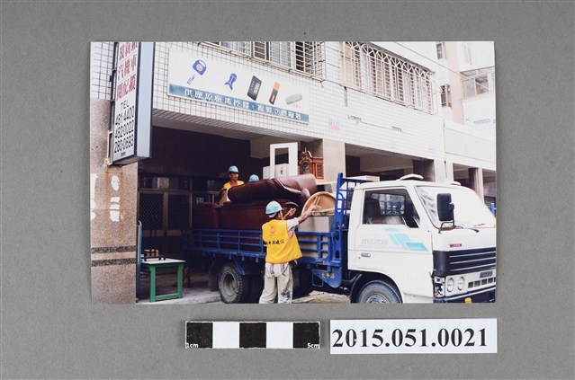 921地震臺中大里太平洋大樓住戶搬家 (共2張)