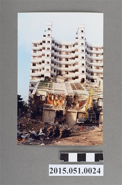 921地震臺中大里臺中王朝大樓倒塌 (共2張)