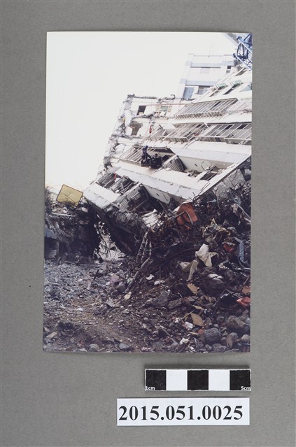 921地震臺中大里臺中王朝大樓倒塌 (共2張)