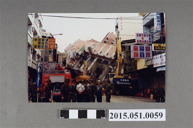 921地震臺中東勢王朝搶救 (共2張)