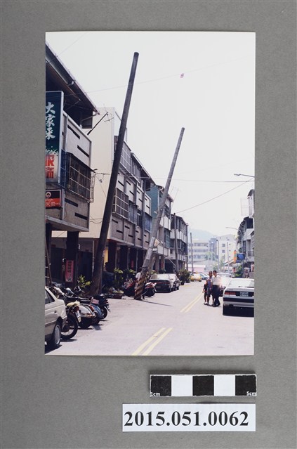 921地震臺中霧峰電線桿傾斜 (共2張)