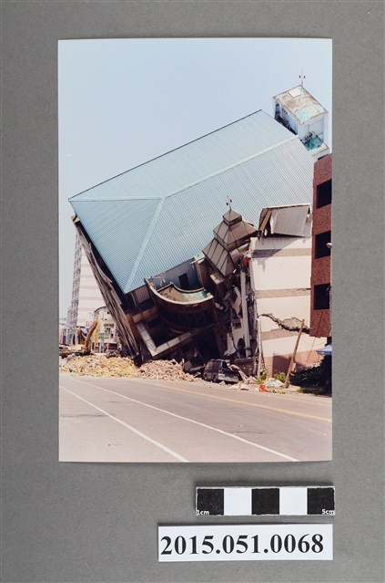 921地震臺中霧峰中正廣場倒塌 (共2張)