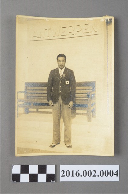 張星賢任職滿鐵時期代表日本參加第十一屆柏林奧運身著日本代表選手正式制服於奧運選手村 (共4張)