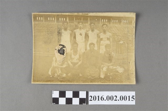 張星賢與織田幹雄等早稻田大學出身選手於第十屆洛杉磯奧運比賽場合照 (共4張)