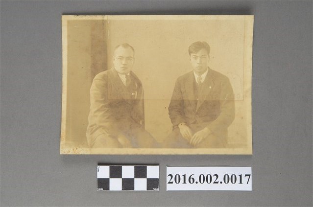 張星賢就讀早稻田大學時期與選手於明治神宮競技大會合照 (共2張)