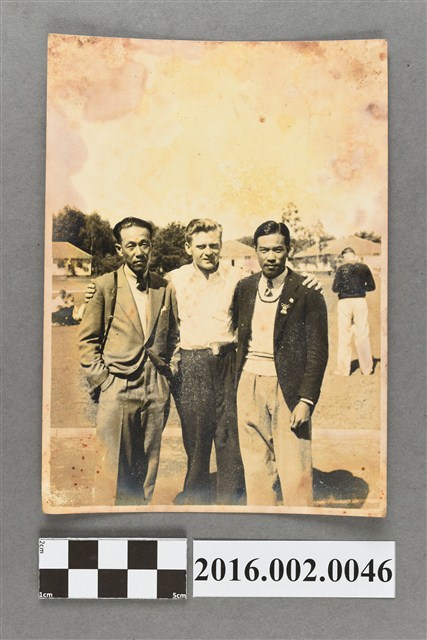 張星賢任職滿鐵時期代表日本參加第十一屆柏林奧運與加賀教練、美國選手於赫爾辛基運動場合照 (共4張)