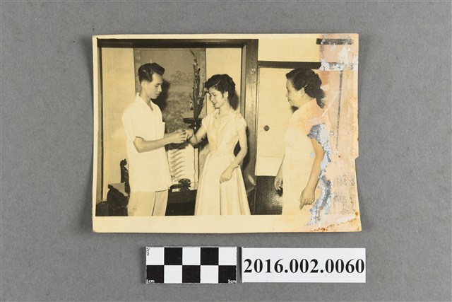 鄭新合之表妹訂婚合照 (共2張)