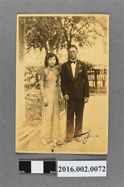 黃建勳與黃汝惜芳夫婦合照 (共2張)