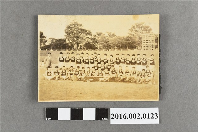張星賢參加「早、慶田徑對抗賽」早稻田大學全隊合照 (共2張)