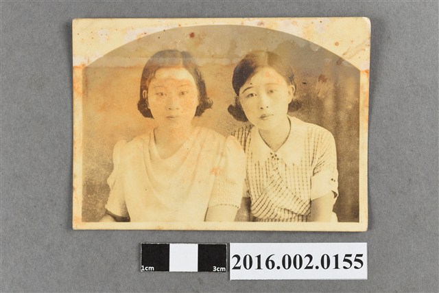 鄭新合與林明珠（與鄭新合同為彰化高女畢業之好友）合照 (共2張)