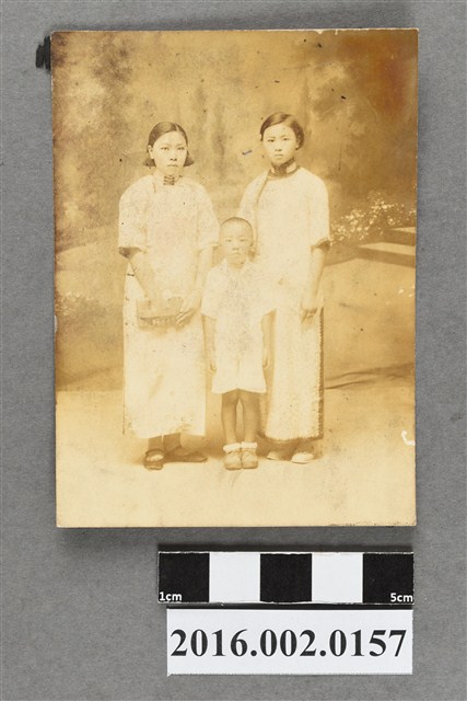 張星賢之三妹與四妹、小弟於福州合照 (共2張)