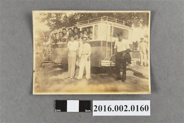 張星賢代表早稻田大學田徑部遠征朝鮮、滿州比賽與隊友等人於旅順合照 (共2張)