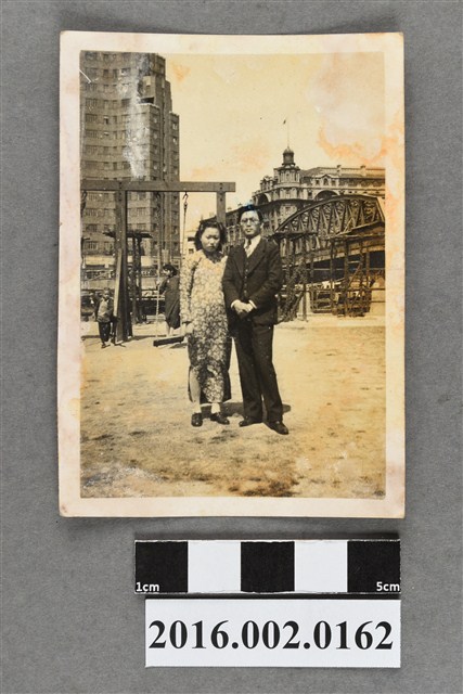 一對夫婦於中國東北合照 (共2張)