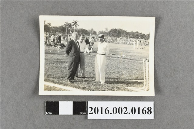 張星賢與楊肇嘉等人於運動場合照 (共2張)