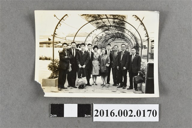 張星賢帶領合作金庫桌球隊周俊成等人於香港交流比賽合照 (共2張)