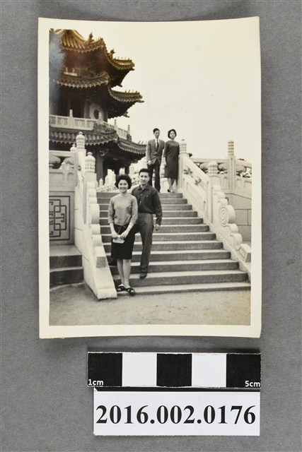 張星賢之二媳婦的菲律賓友人於台北新公園合照 (共2張)