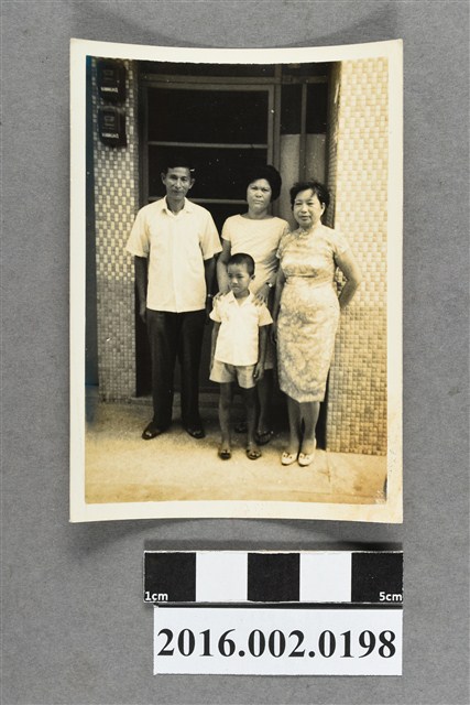 鄭新合與親友合照 (共2張)