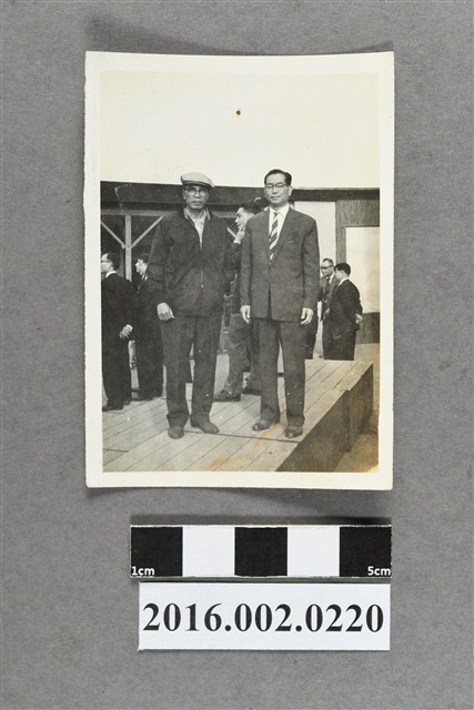 張星賢與友人於活動會場合照 (共2張)