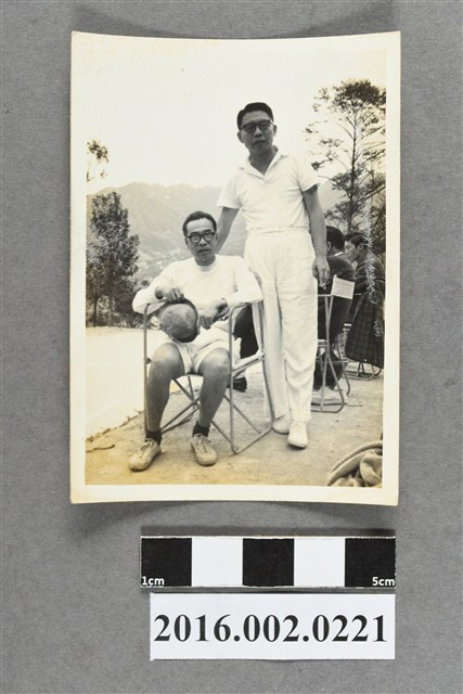 張星賢與友人於新北投網球場 (共2張)