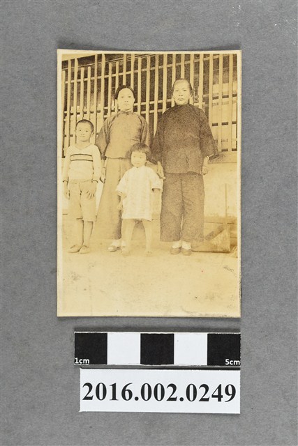 張星賢之親戚於台中合照 (共2張)