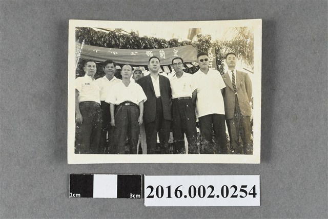 張星賢受邀擔任宜蘭縣第五屆全縣運動大會暨慶祝縣立蘇澳初級中學成立紀念總裁判與張學亞等人合照 (共2張)