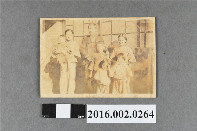 張星建與姐姐全家於臺中大里合照 (共4張)