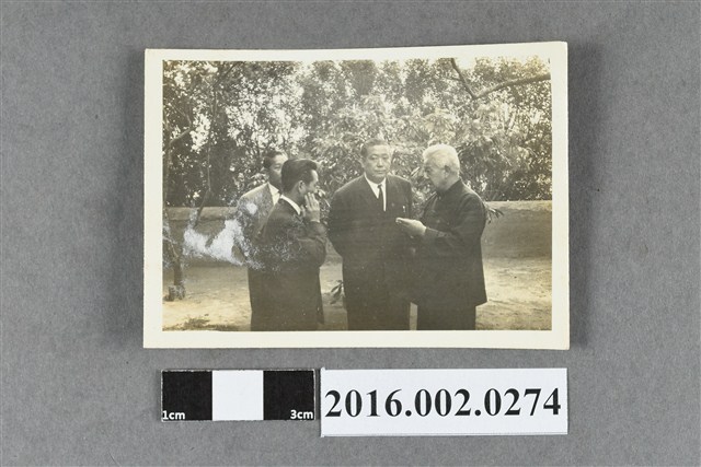 楊肇嘉與廖忠雄等人清水自宅庭園合照 (共2張)